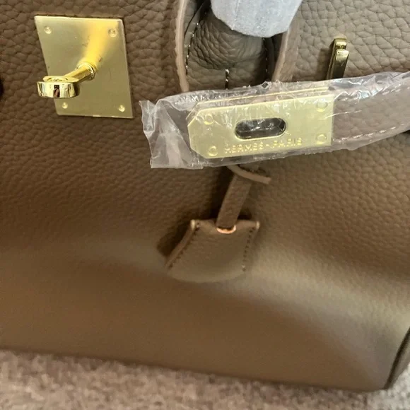 🌹SALE TO 3/25! H bag new taupe tote lock satchel bag 30cm size gold hardware new